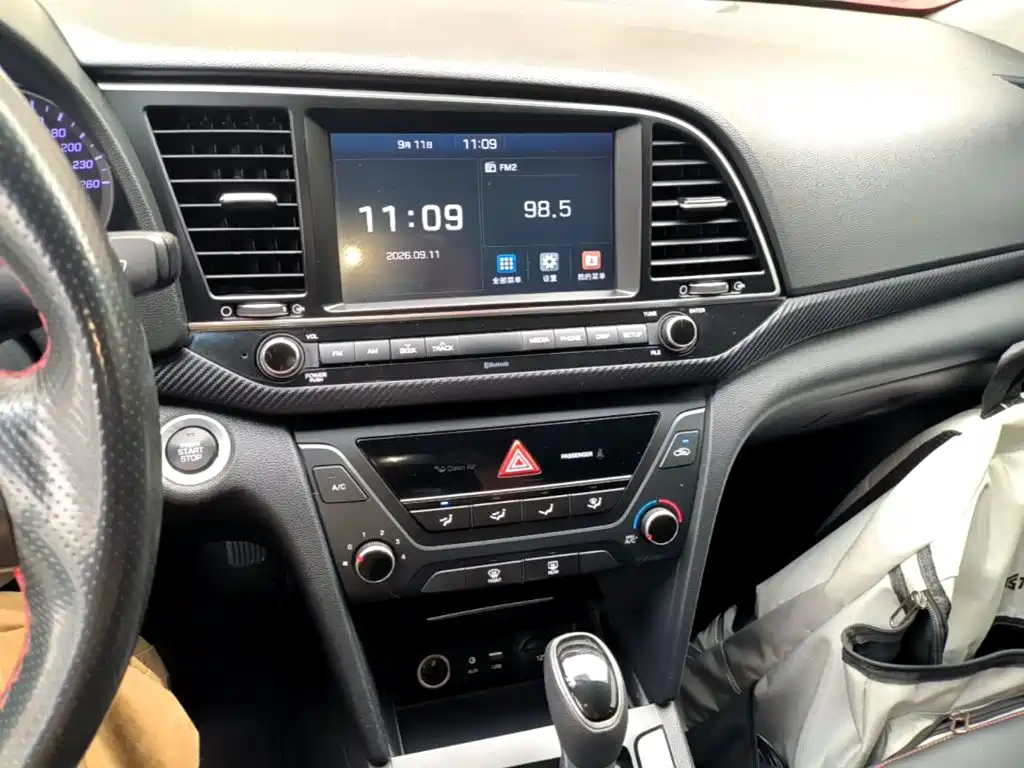 Hyundai Elantra — миниатюра 13