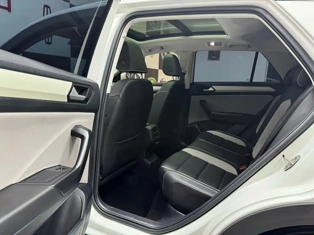 Volkswagen T-Roc — миниатюра 8