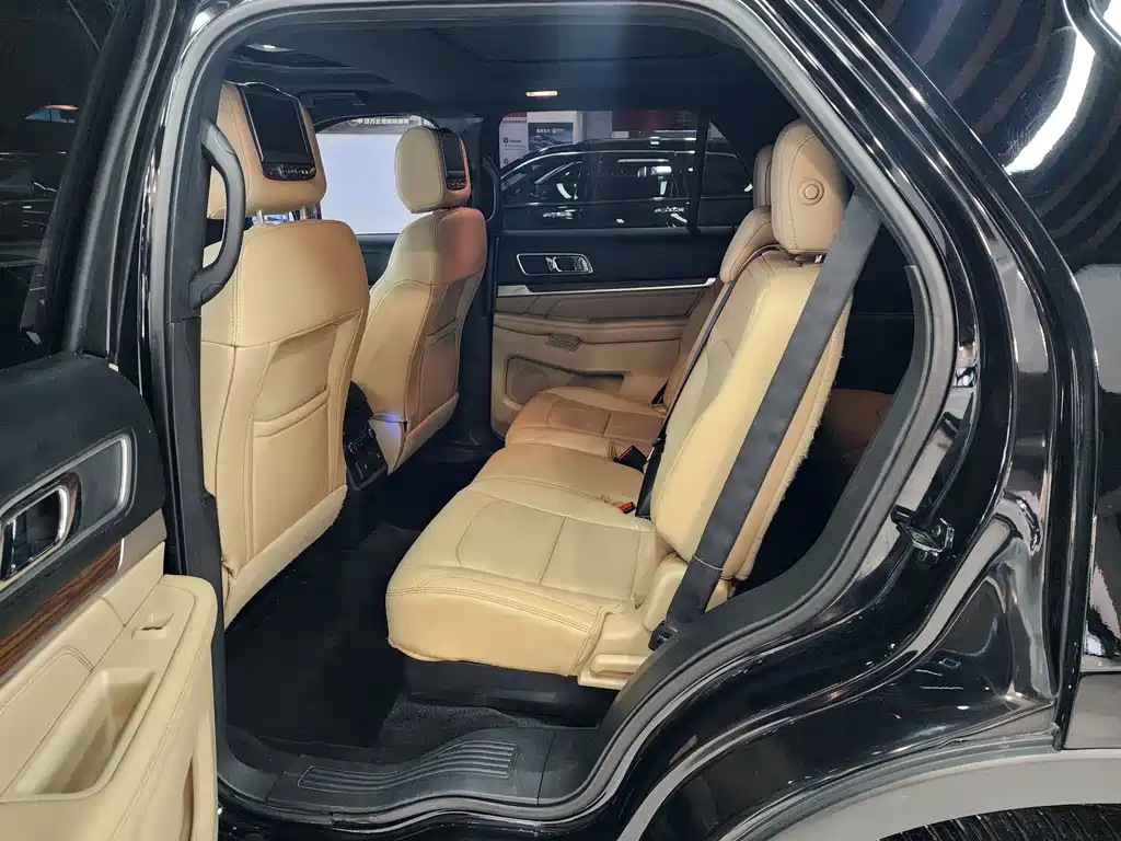 Ford Explorer (Import) — миниатюра 8