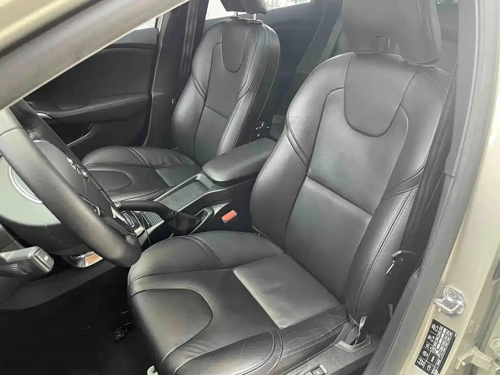 Volvo V40 — миниатюра 18