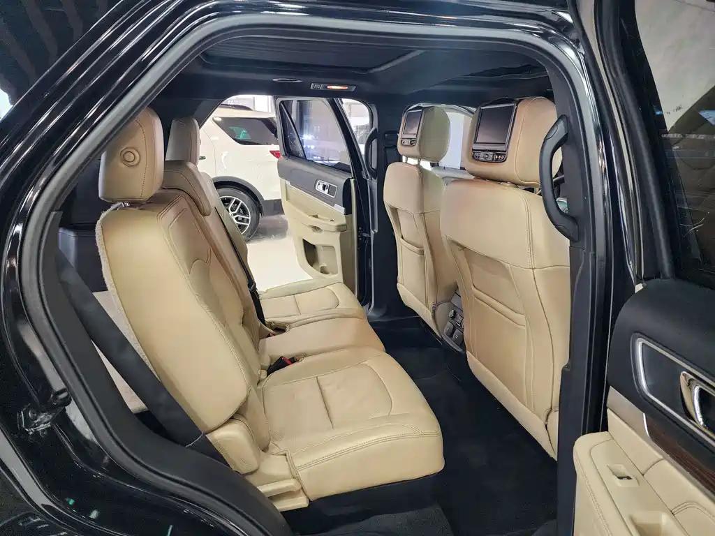 Ford Explorer (Import) — миниатюра 16