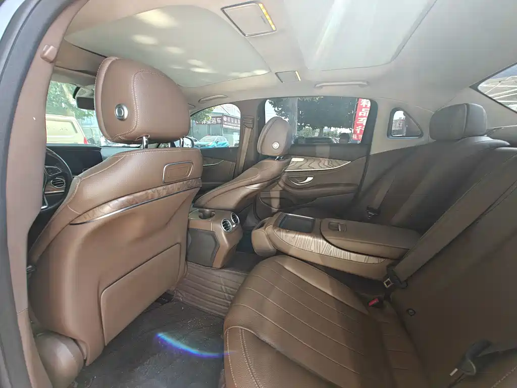 Mercedes-Benz E-Class — миниатюра 10
