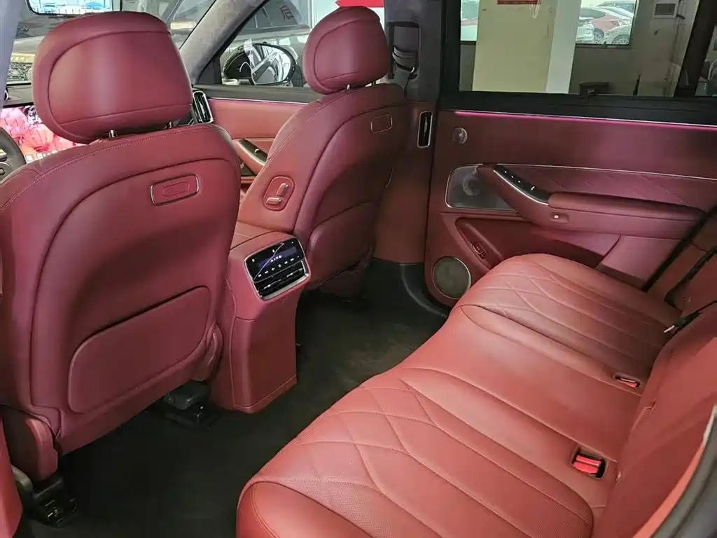 AITO ASK THE WORLD M8