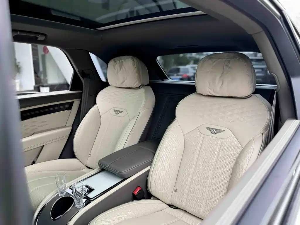 Bentley Bentayga — миниатюра 8