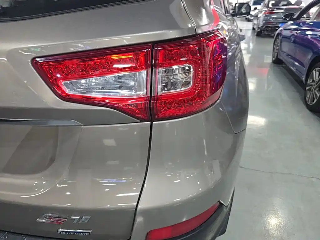Changan CS75 2014 2.0L MT Luxury IV