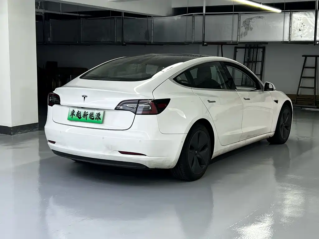 Tesla Model 3 — миниатюра 13