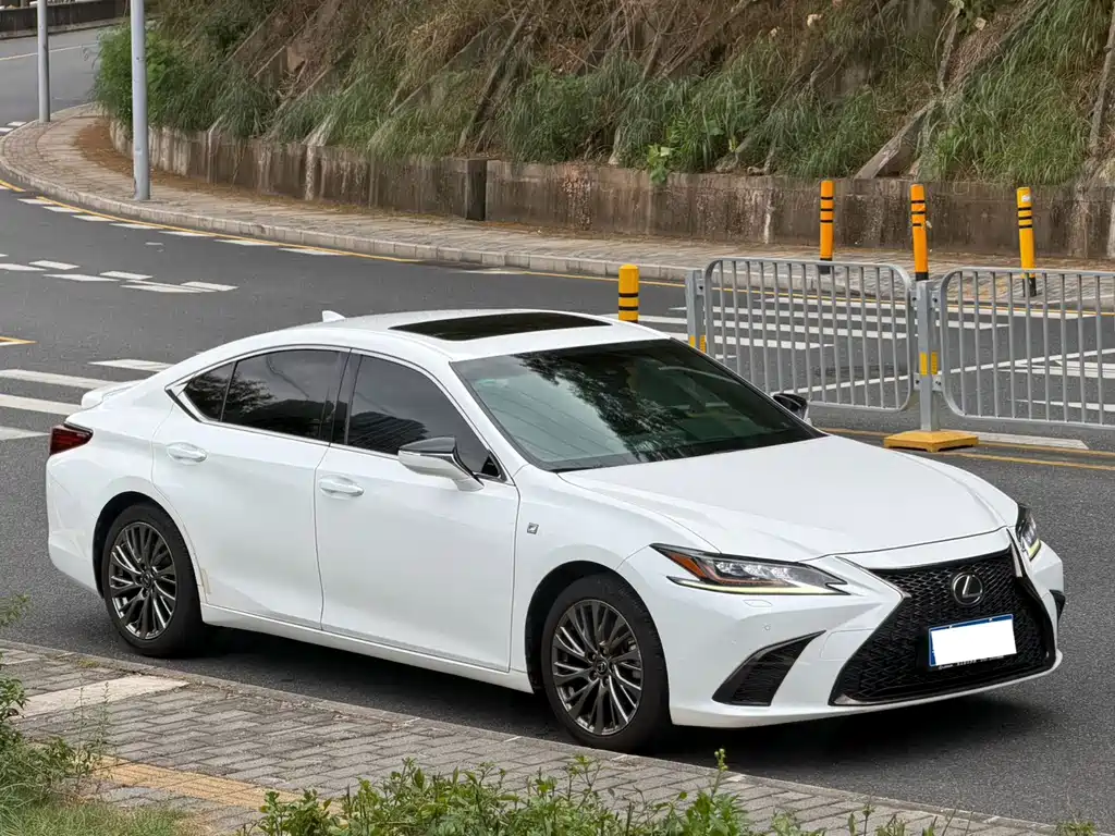 Lexus ES — миниатюра 6