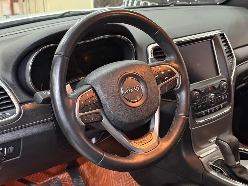 Jeep Grand Cherokee (Import) — миниатюра 9