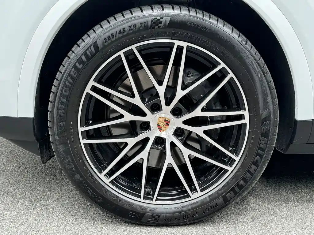 Porsche Cayenne — миниатюра 11