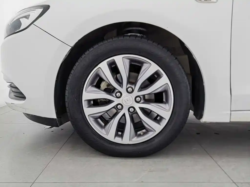 Buick Excelle — миниатюра 17