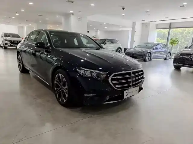 Mercedes-Benz E-Class — миниатюра 3
