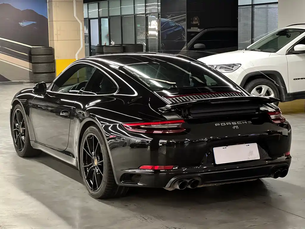 PORSCHE 911