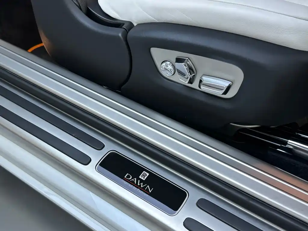 Rolls-Royce Dawn — миниатюра 32