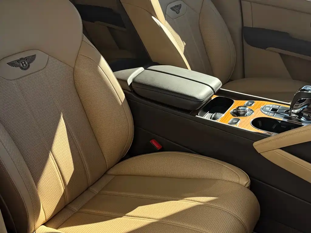 Bentley Bentayga — миниатюра 8