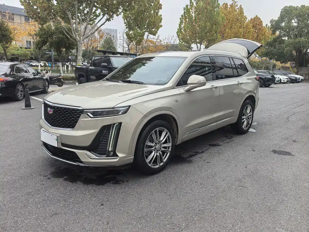 CADILLAC XT6