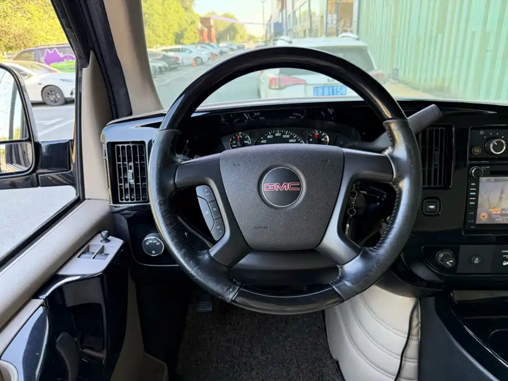 GMC Savana — миниатюра 5