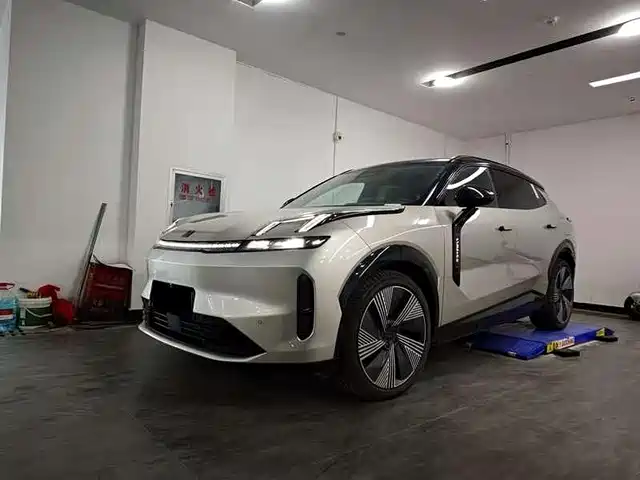 LYNK & CO. 08 EM P 2024