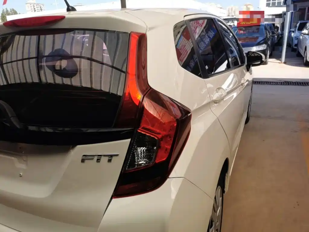 Honda Fit — миниатюра 8