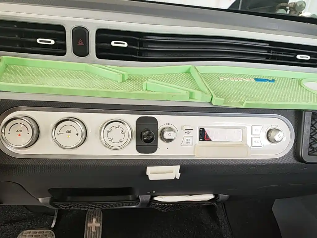 Wuling MINIEV — миниатюра 13
