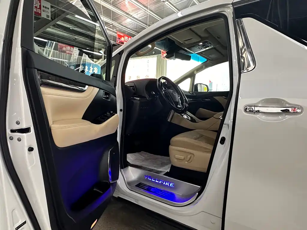 Toyota Vellfire — миниатюра 3