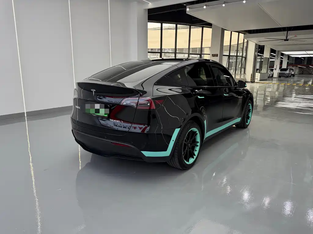 Tesla Model Y — миниатюра 17