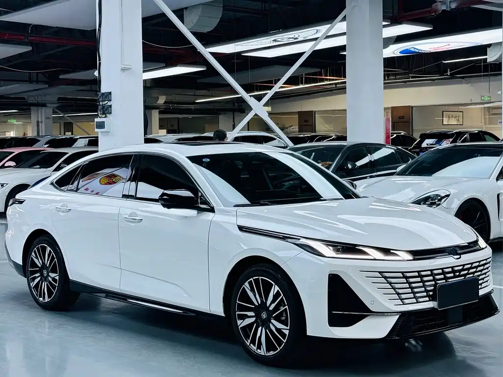 Changan Eado — миниатюра 3