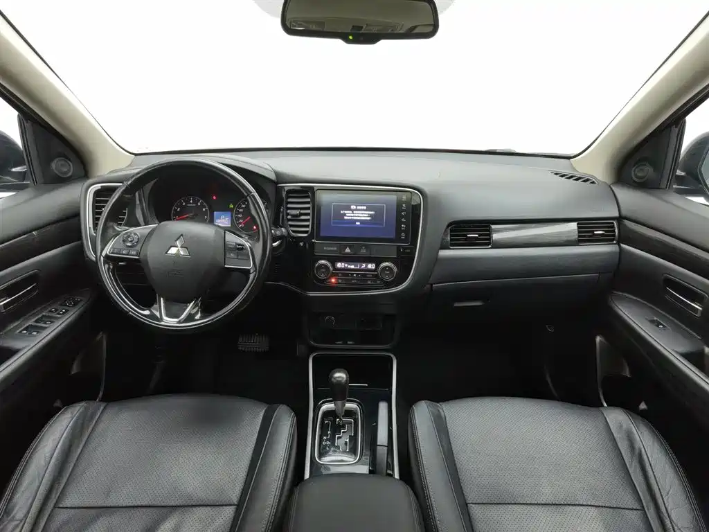 Mitsubishi Outlander 2018 2.0L 5 мест