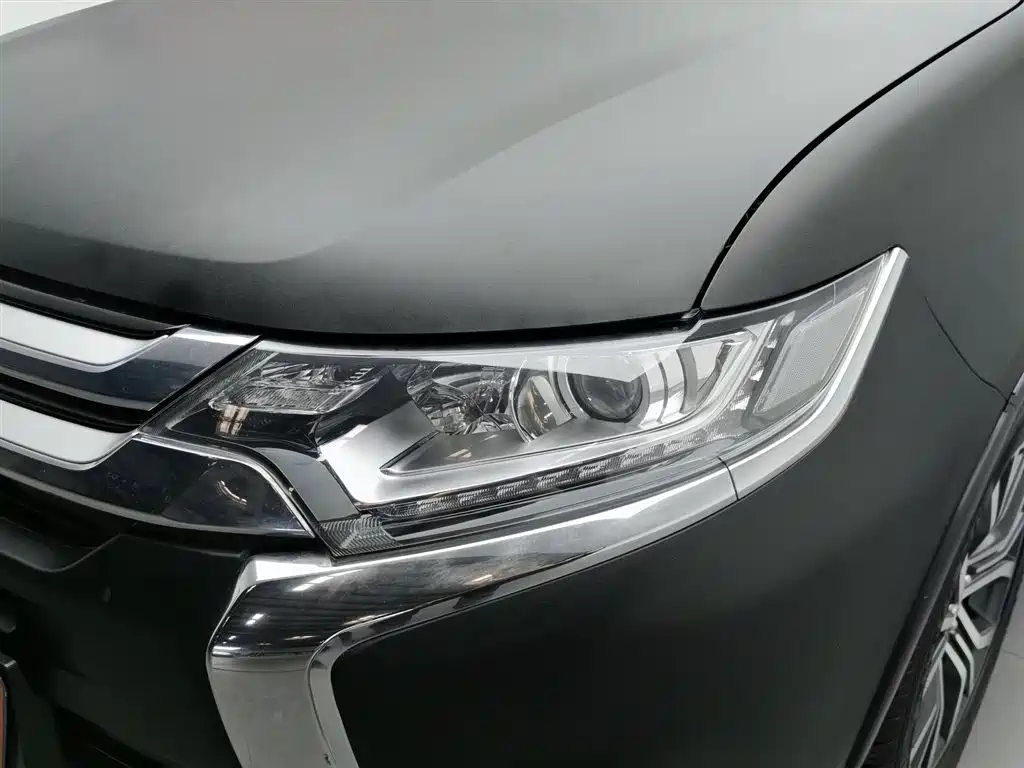 Mitsubishi Outlander 2018 2.0L 5 мест