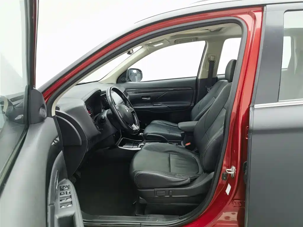 Mitsubishi Outlander 2018 2.0L 5 мест