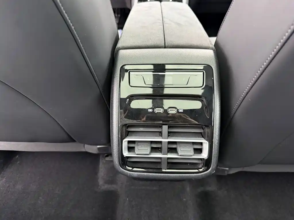 Volkswagen Tiguan L — миниатюра 8