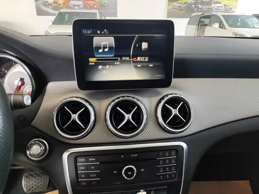 Mercedes-Benz GLA — миниатюра 13