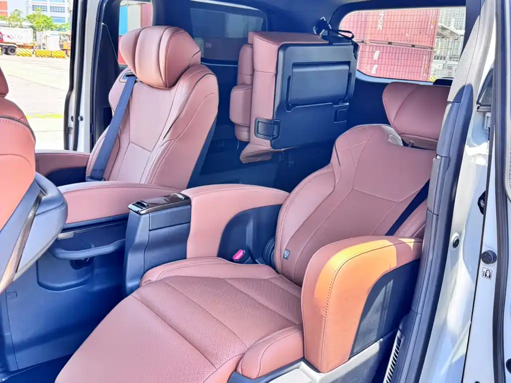 Toyota Vellfire — миниатюра 7