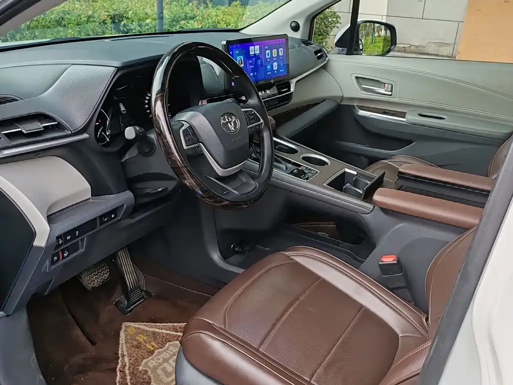Toyota Sienna — миниатюра 9