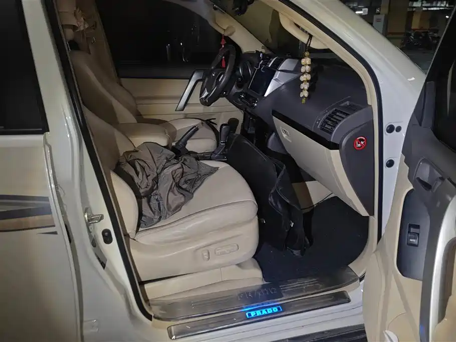 Toyota Land Cruiser Prado 2016 2.7L AT