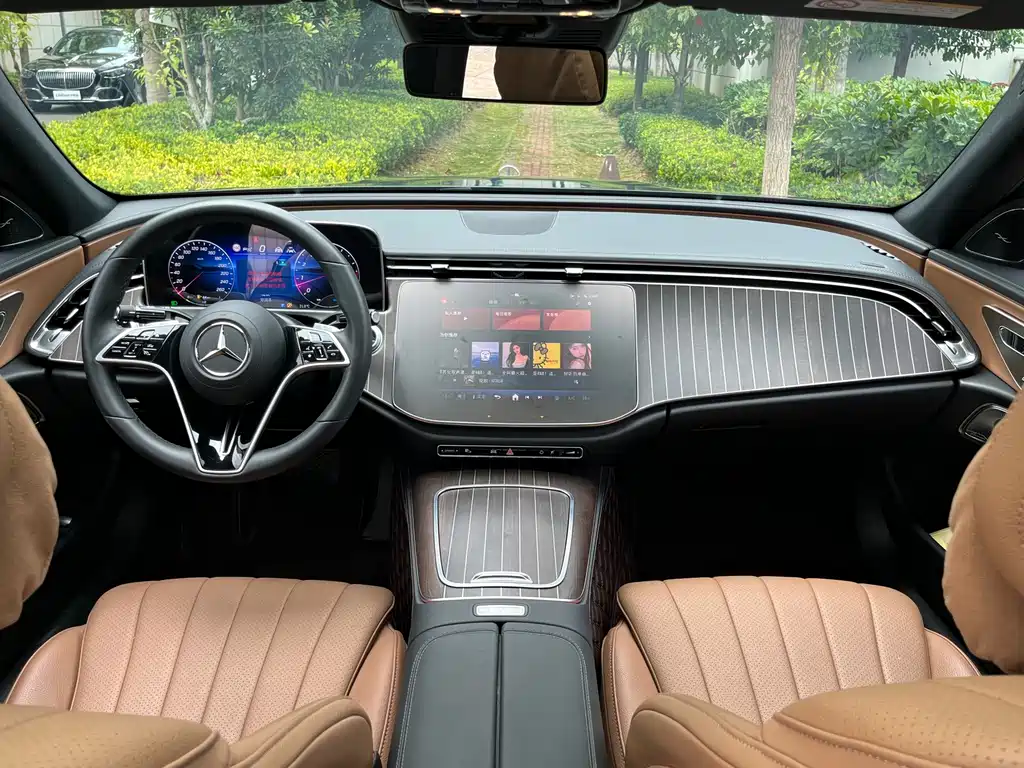 Mercedes-Benz E-Class — миниатюра 6