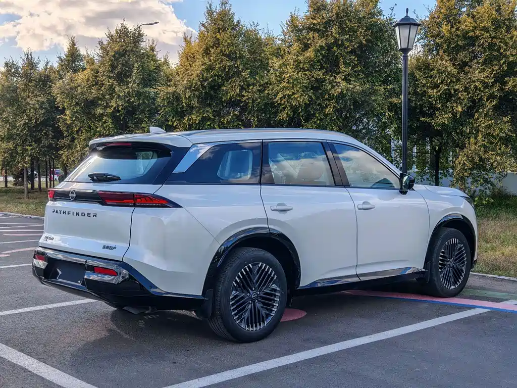Nissan Teramont — миниатюра 6