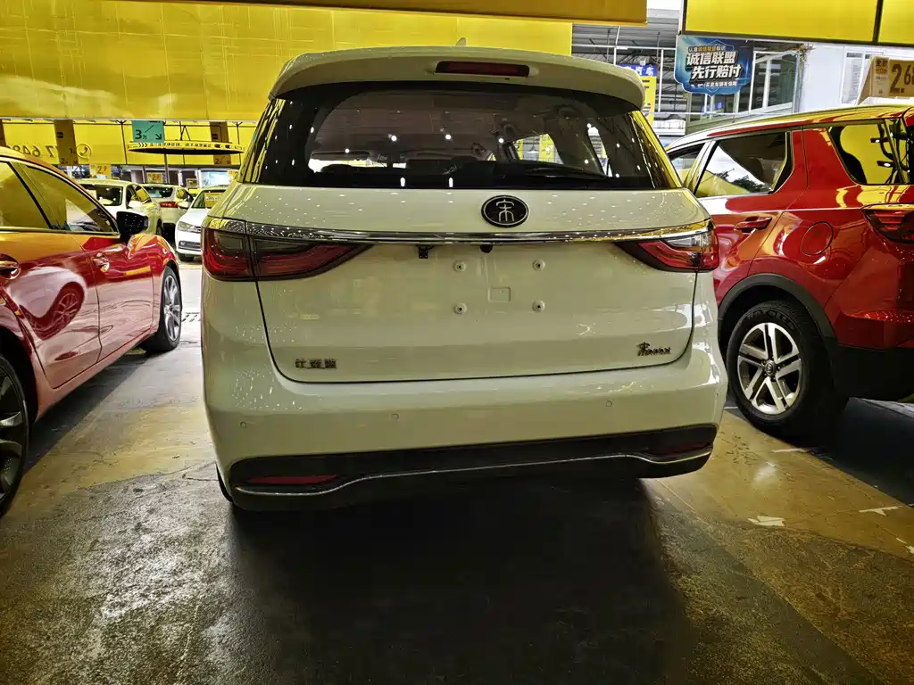BYD MAX — миниатюра 5