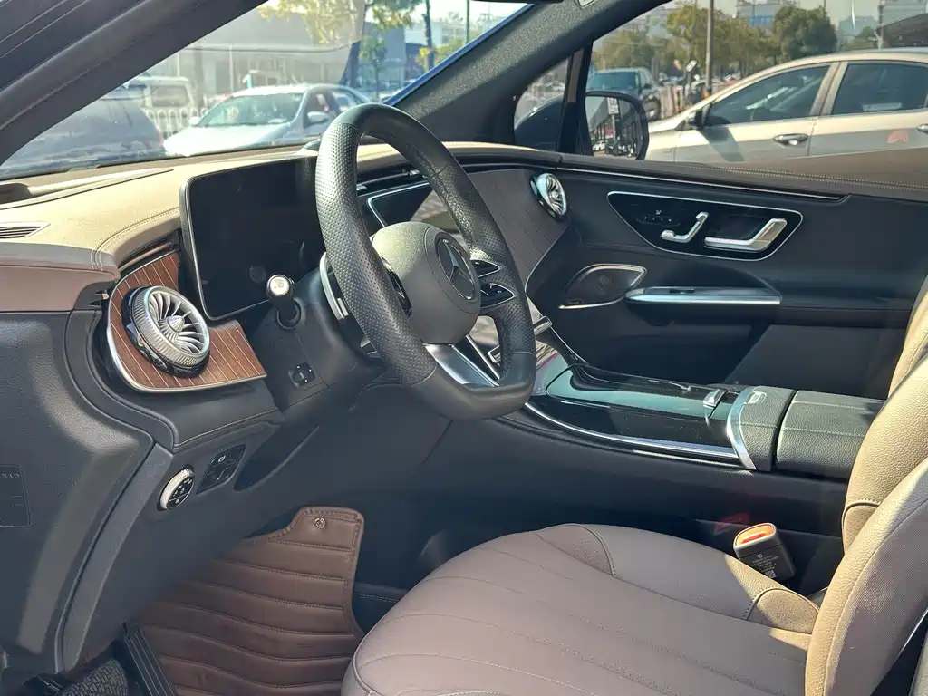 MERCEDES-BENZ EQE SUV