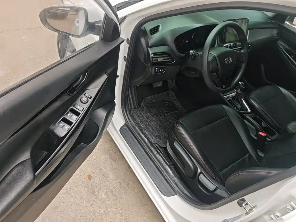 Hyundai Elantra — миниатюра 16