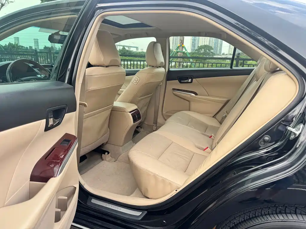 Toyota Camry — миниатюра 9