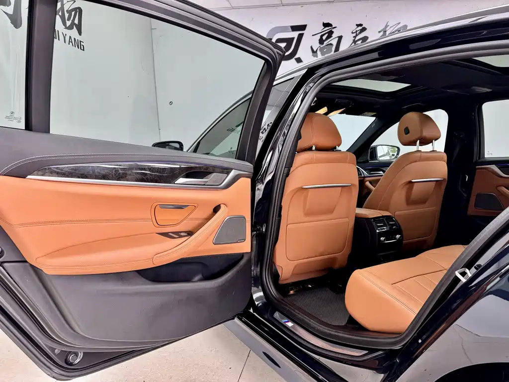 BMW 5 Series — миниатюра 11