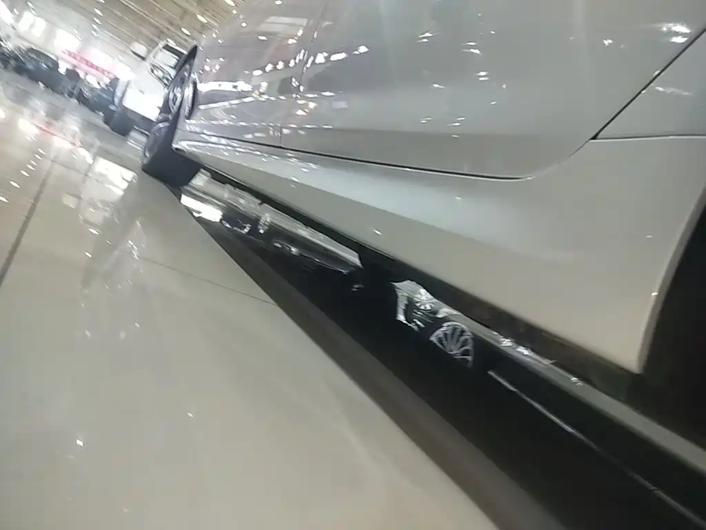 BMW 5 Series New Energy — миниатюра 22