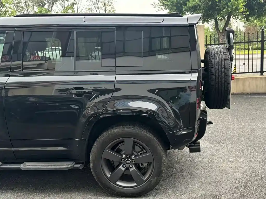 Land Rover Defender — миниатюра 3