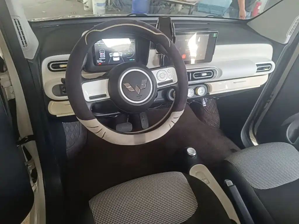 Wuling MINIEV — миниатюра 10