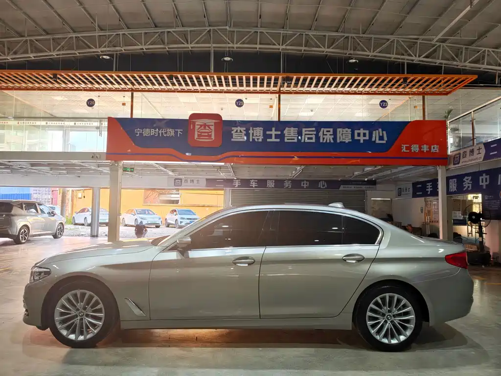 BMW 5 Series — миниатюра 4