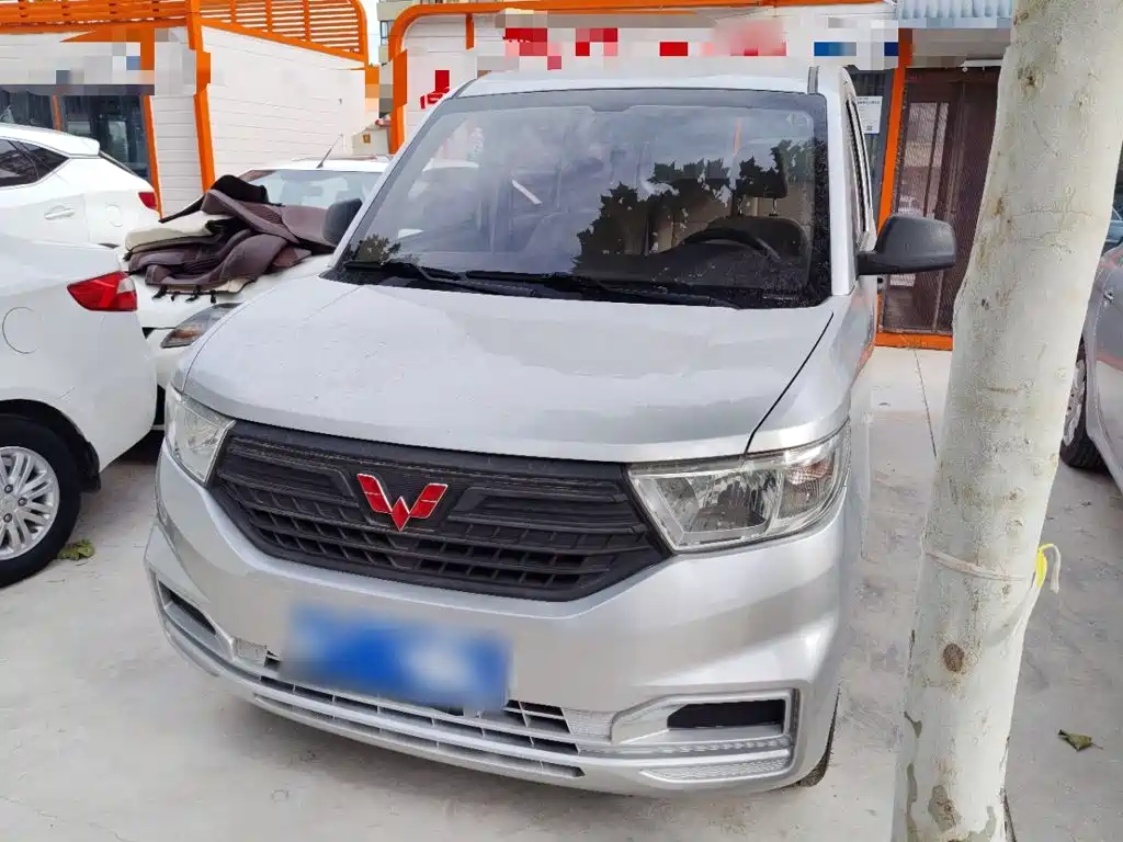 Wuling Hongguang V — миниатюра 2