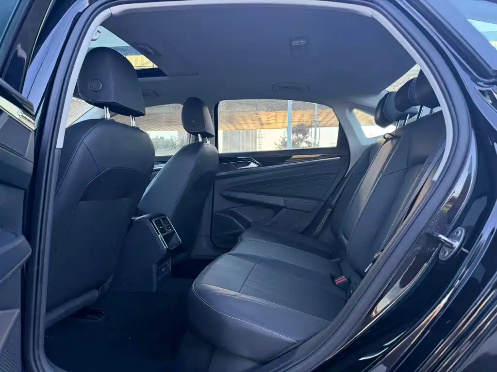 Volkswagen Passat — миниатюра 7