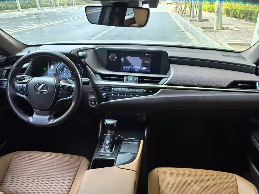 Lexus ES — миниатюра 5