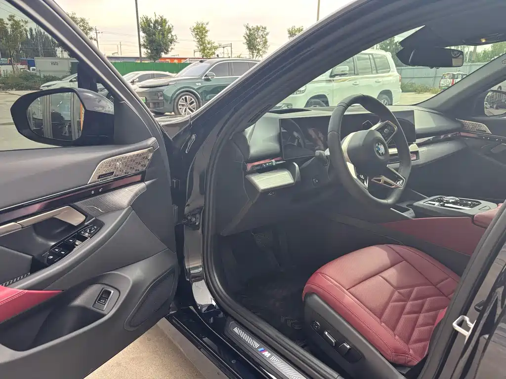 BMW 5 Series — миниатюра 4