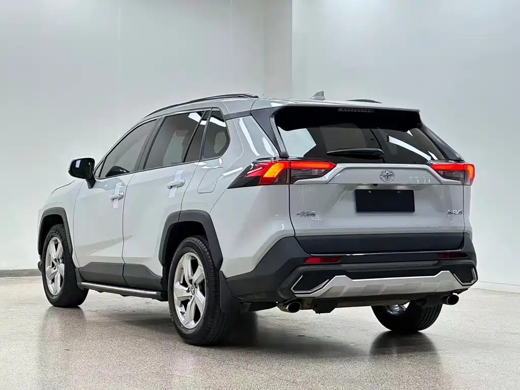 Toyota RAV4 — миниатюра 6